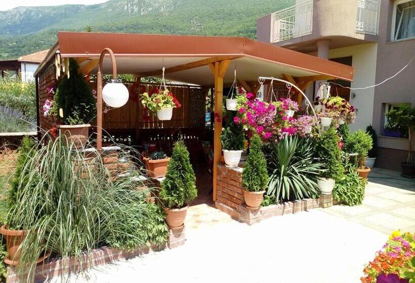 پانسیون Lile Pestani Accommodation