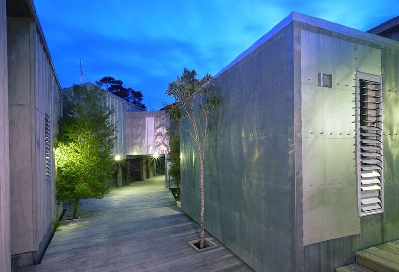 منتجع Awaroa Lodge