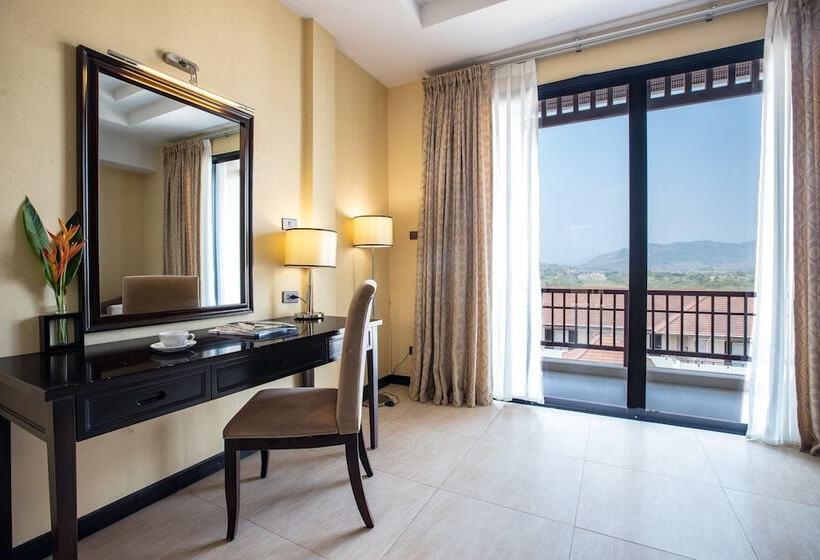 Leaves Valley Resort