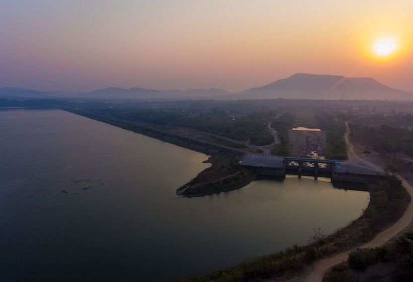 Leaves Valley Resort