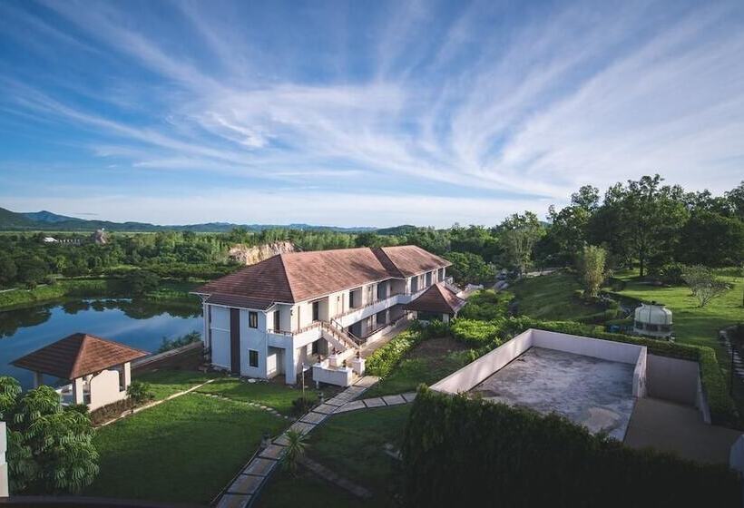 Leaves Valley Resort