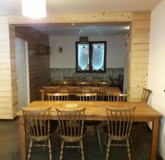 호스텔 Les Pinées