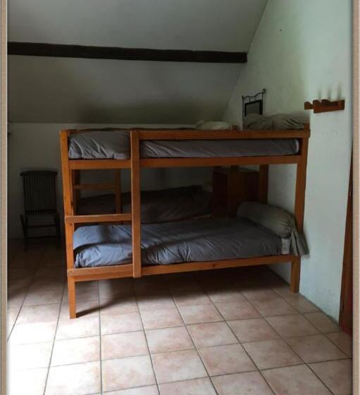 호스텔 Les Pinées