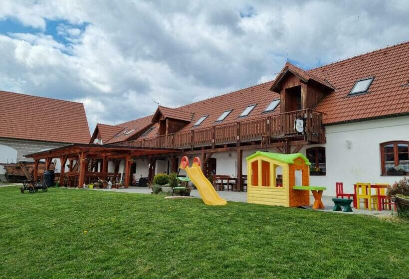 فندق صغير Penzion U Farmáře