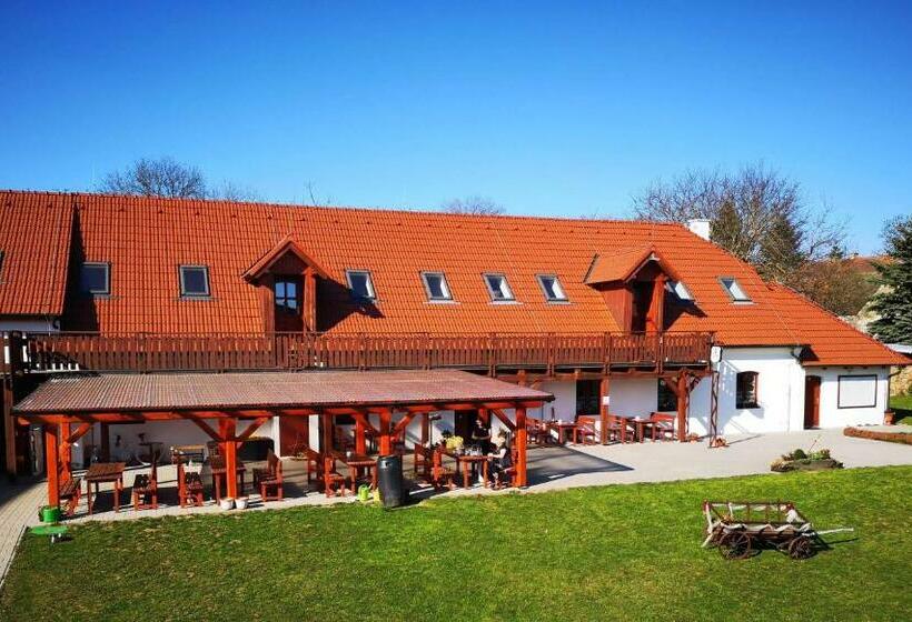 فندق صغير Penzion U Farmáře