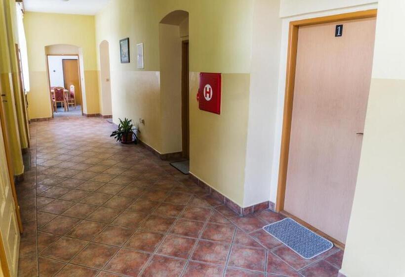 ユースホステル Ubytování Na Jakuli