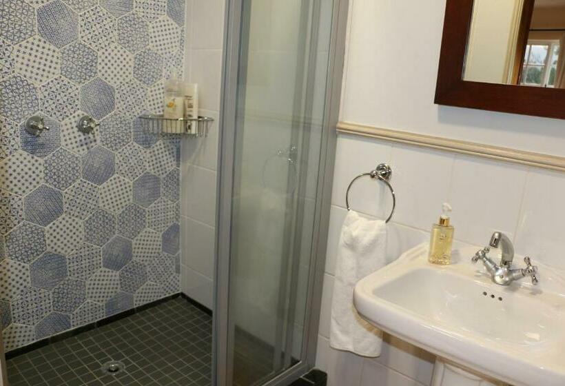 تختخواب و صبحانه 3 On Roux