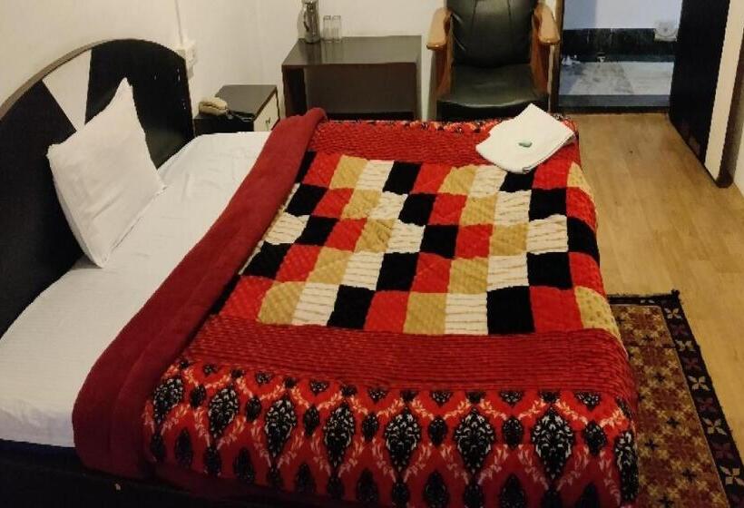 Capital O 8272 Hotel Pratigya Residency