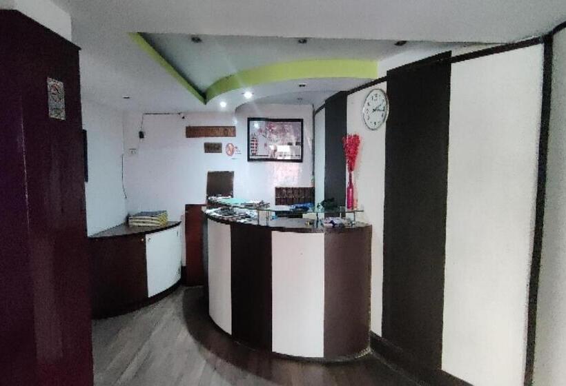 Capital O 8272 Hotel Pratigya Residency