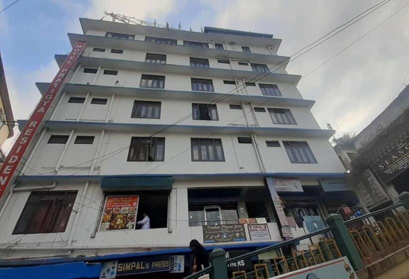 Capital O 8272 Hotel Pratigya Residency