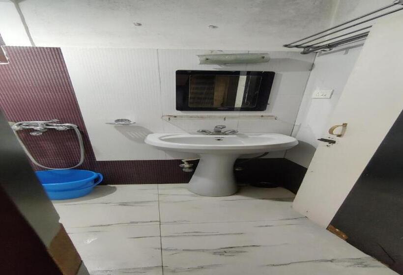 Capital O 8272 Hotel Pratigya Residency