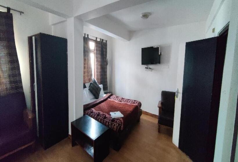 Capital O 8272 Hotel Pratigya Residency
