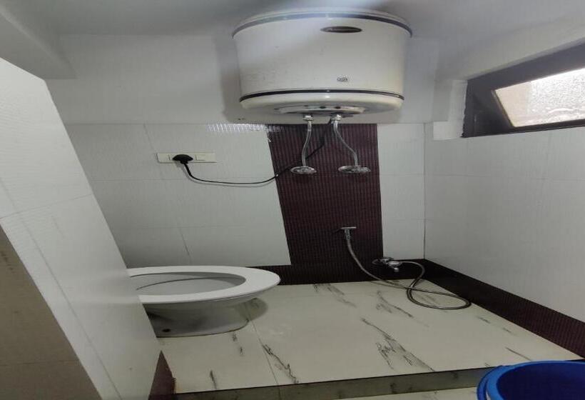 Capital O 8272 Hotel Pratigya Residency