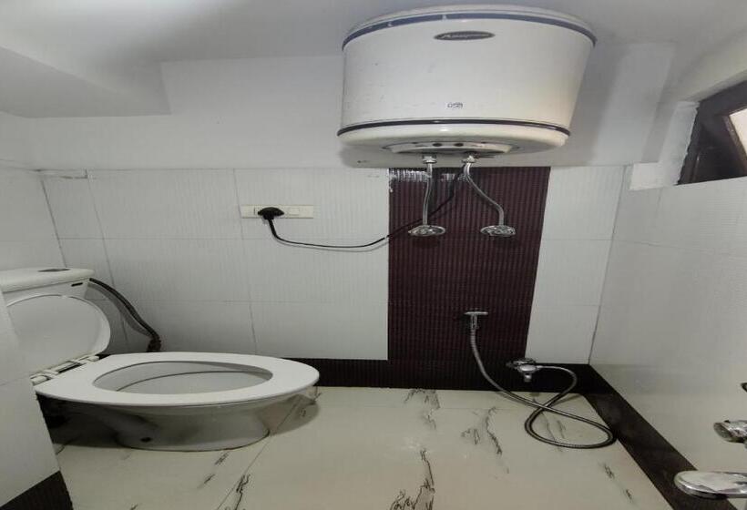 Capital O 8272 Hotel Pratigya Residency