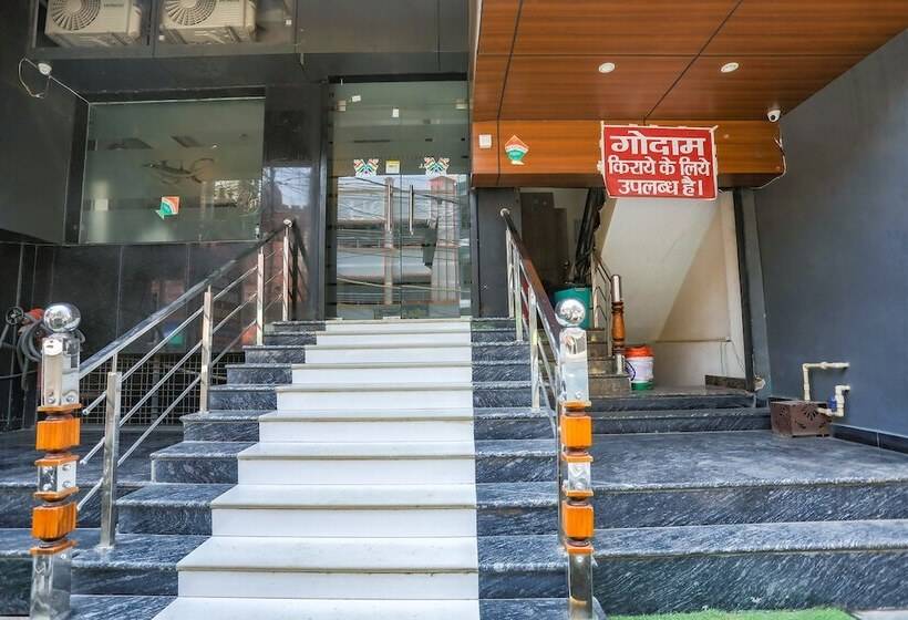 Fabhotel Usha Continental