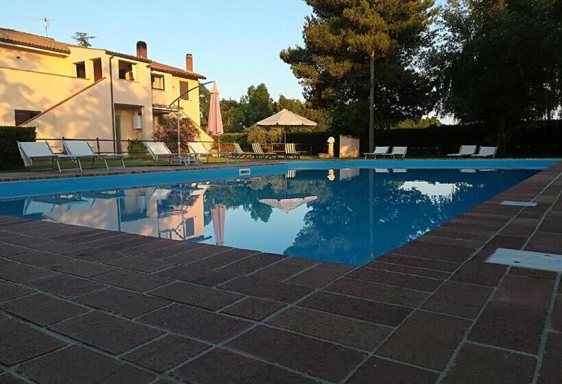 Отель Agriturismo Podere San Carlo