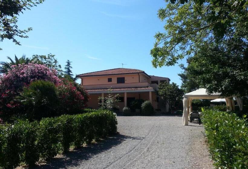 Отель Agriturismo Podere San Carlo