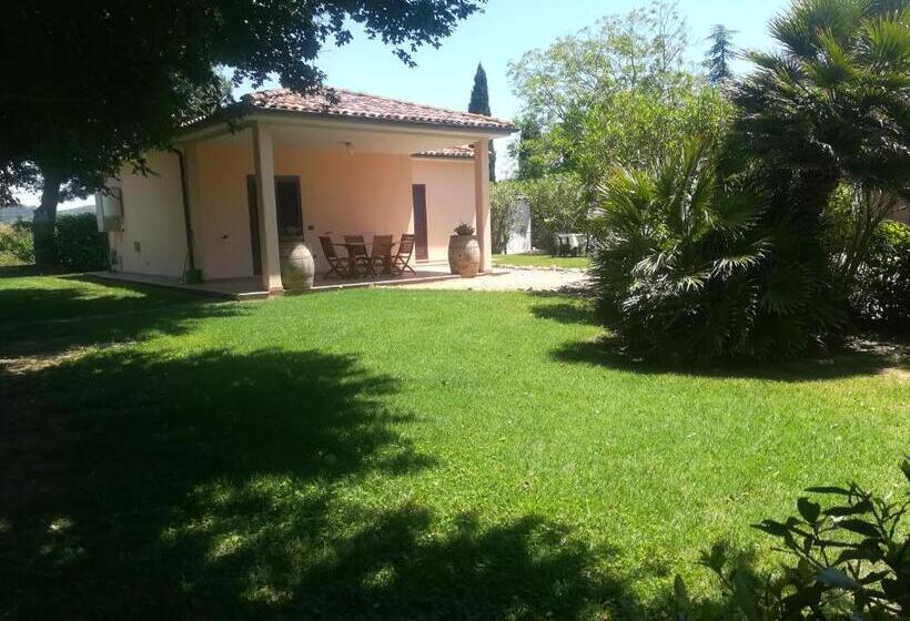 Отель Agriturismo Podere San Carlo