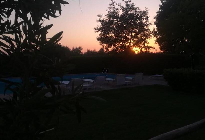 Отель Agriturismo Podere San Carlo