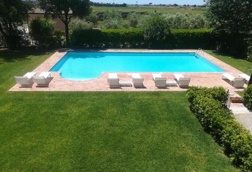 Отель Agriturismo Podere San Carlo