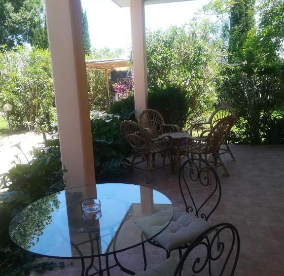 Отель Agriturismo Podere San Carlo