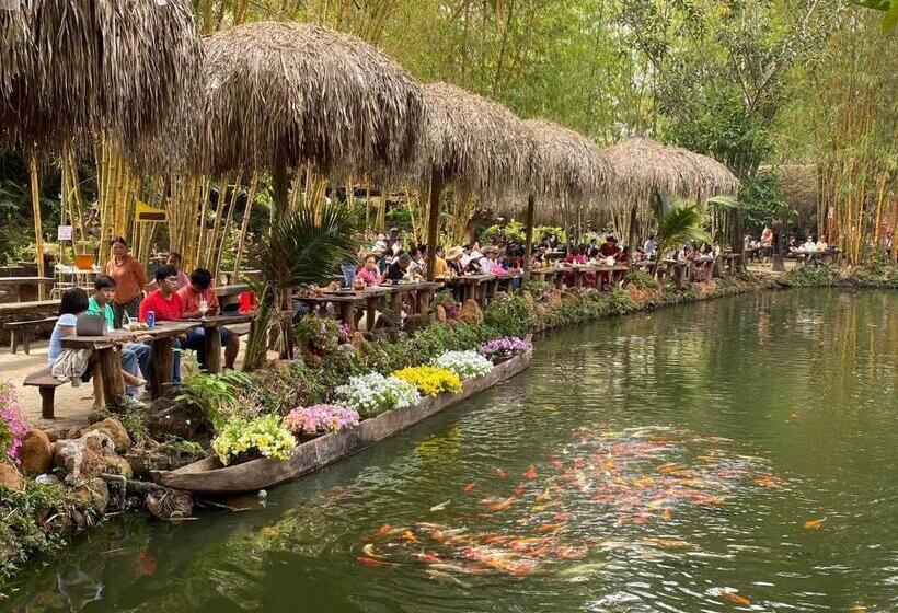 هتل Khu Du Lịch Sinh Thái Akoea