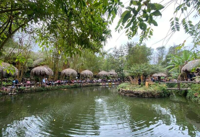 هتل Khu Du Lịch Sinh Thái Akoea