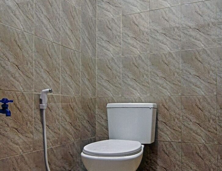 Отель Oyo 90358 Poris Residence Syariah