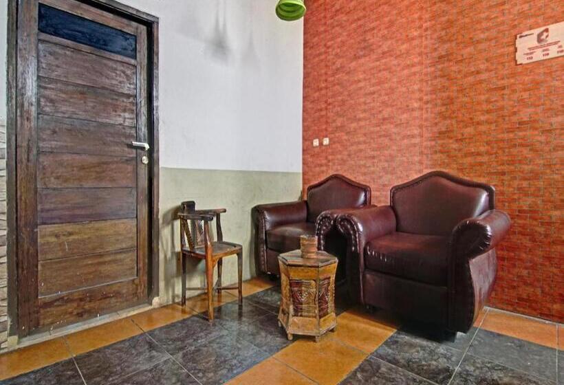 Отель Oyo 90358 Poris Residence Syariah