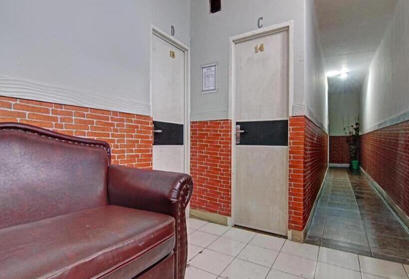 Отель Oyo 90358 Poris Residence Syariah