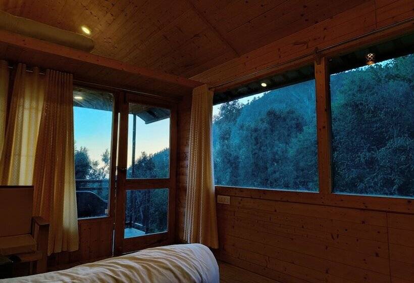 Отель The Sunbird Retreat Resort