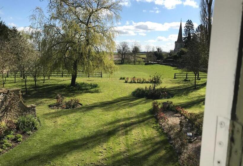 Отель The Manor Farm Alderton