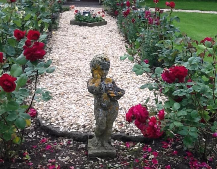 Отель The Manor Farm Alderton