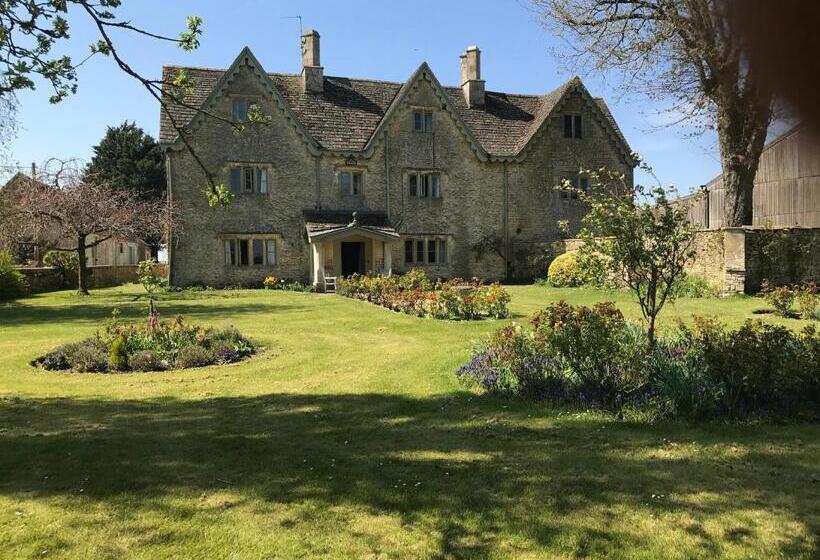 Отель The Manor Farm Alderton
