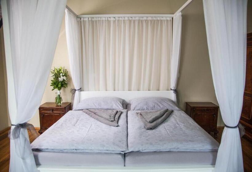 פנסיון Althanský Palác