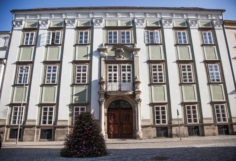 פנסיון Althanský Palác