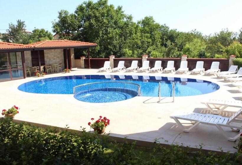 ペンション Complex Pika