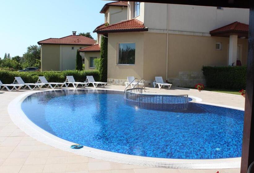 ペンション Complex Pika