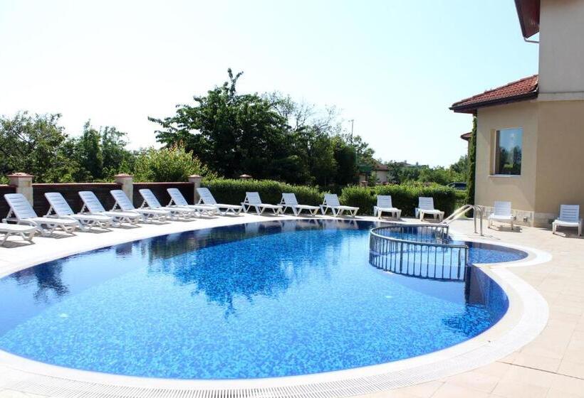 ペンション Complex Pika