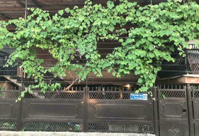 پانسیون Guest House Mandarin On Titova 85