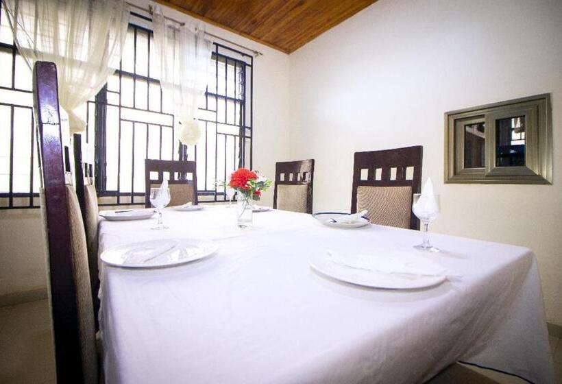 پانسیون Kiverly Guest House