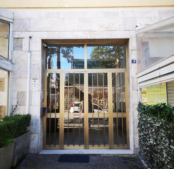 פנסיון Luxury Napolitano