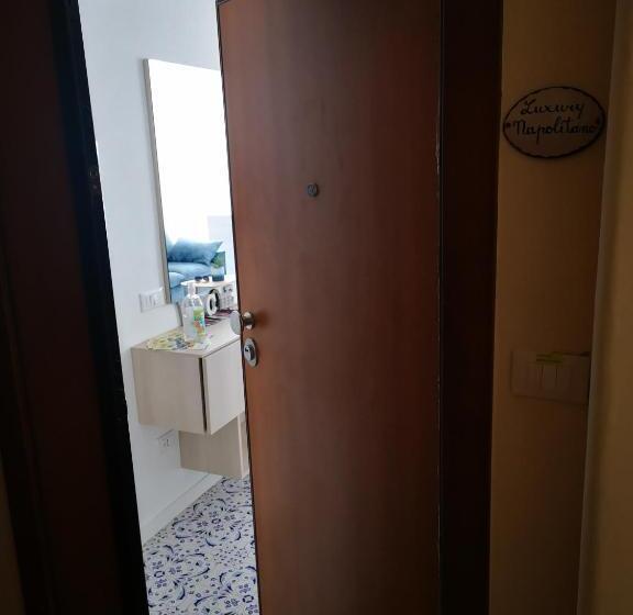 פנסיון Luxury Napolitano