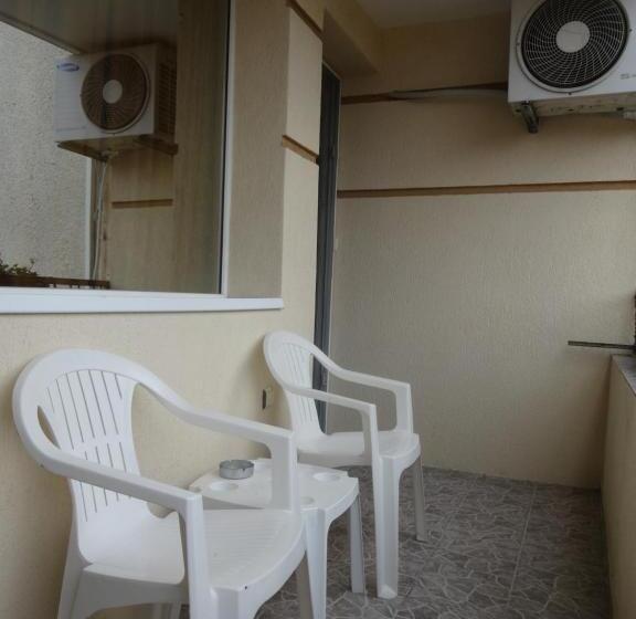 ペンション Rooms Nesebar Eli