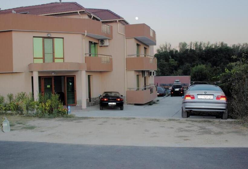 Пансион Tangra Guest House