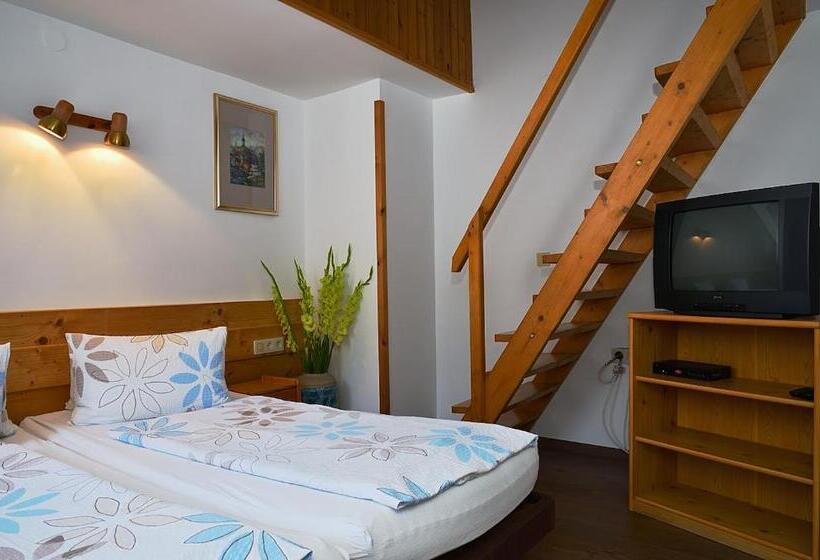 Пансион Várfal Vendégház