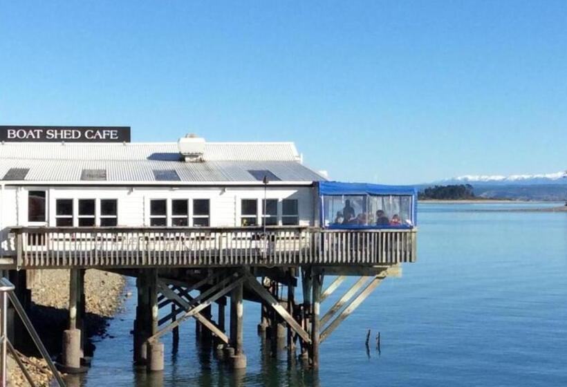 פנסיון Waterfront Bliss