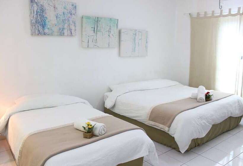 فندق صغير Nautilus Bay Home Inn