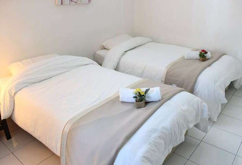 فندق صغير Nautilus Bay Home Inn