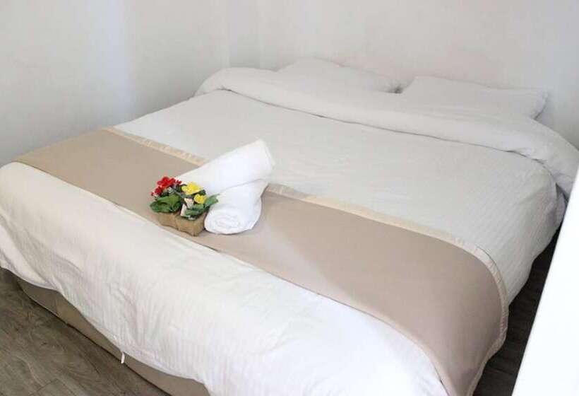 فندق صغير Nautilus Bay Home Inn